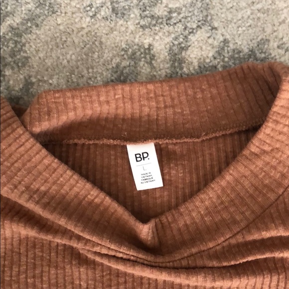 Top - Picture 4 of 4